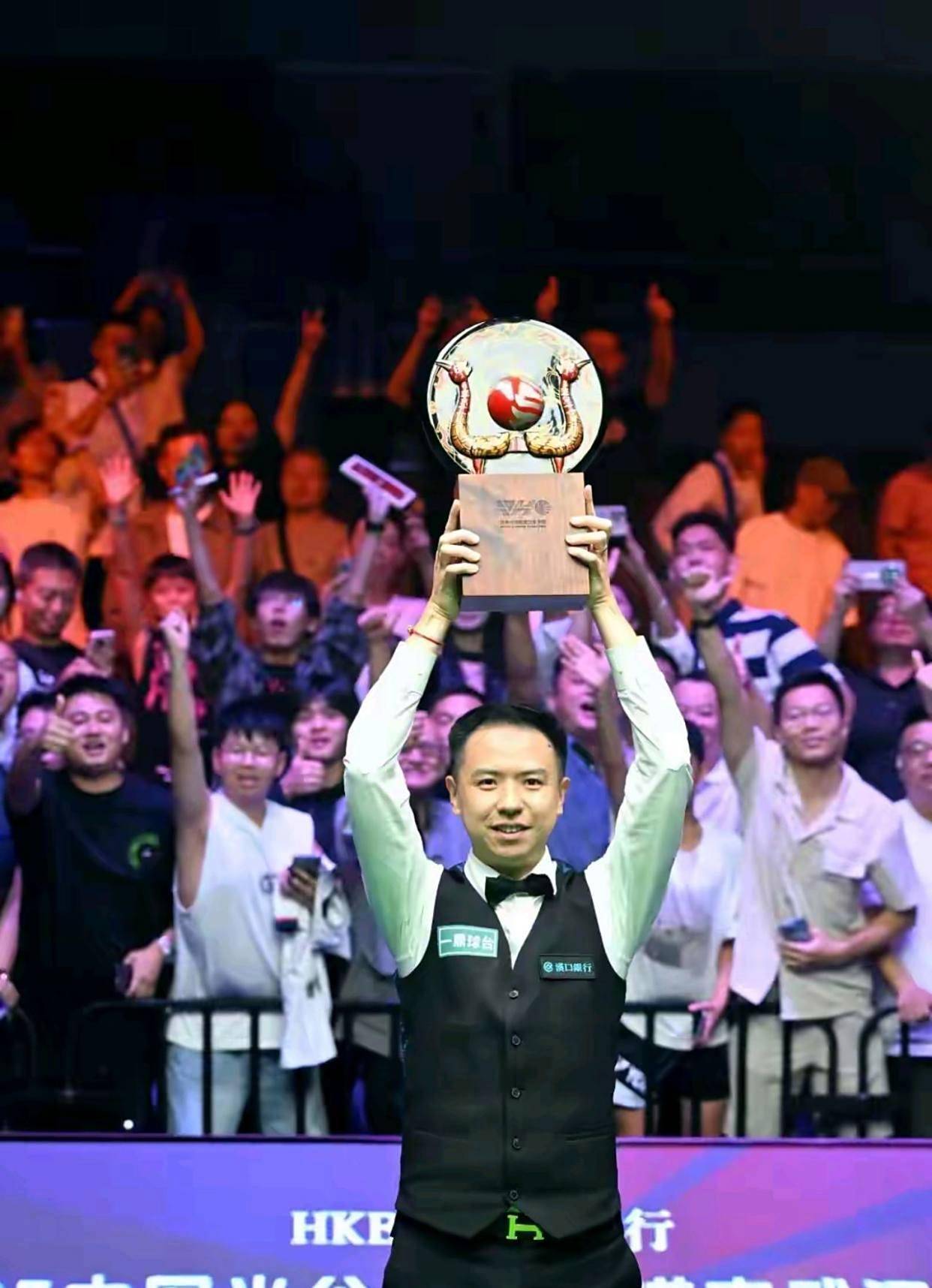 球迷们不仅 球迷们不仅